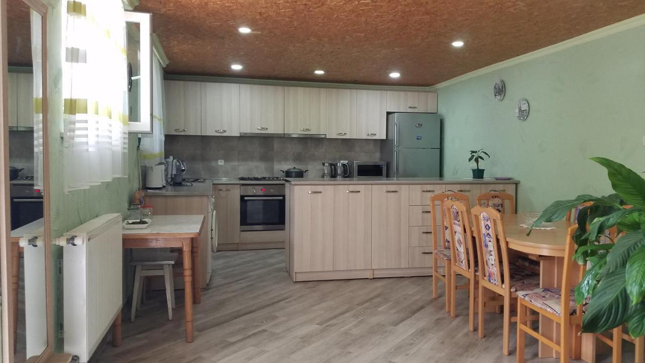 Guest House Green Rose Borjomi Exterior foto